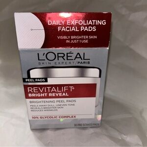 L’Oréal Revitalift Bright Reveal facial pads